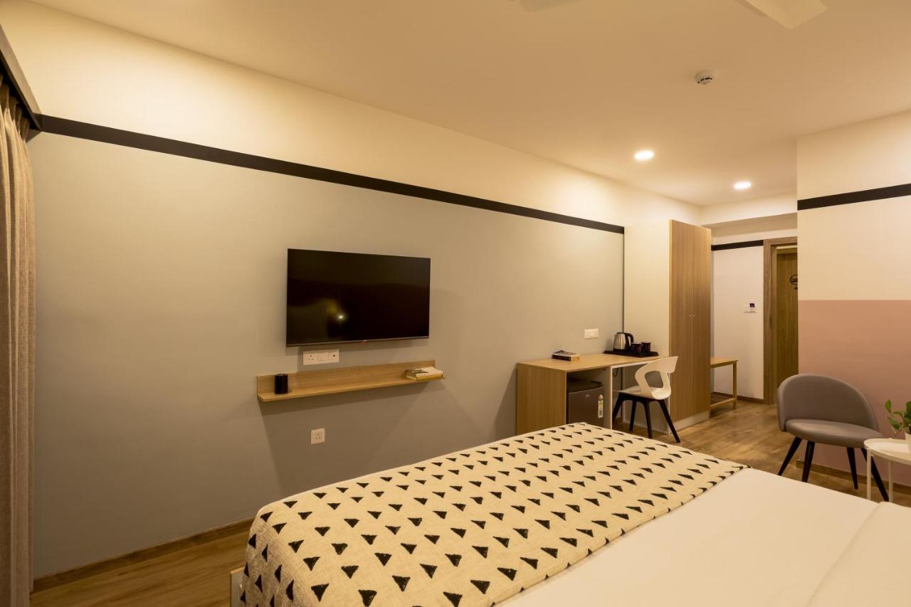 Olive Hotel Indiranagar 100Ft Road By Embassy Group バンガロール エクステリア 写真