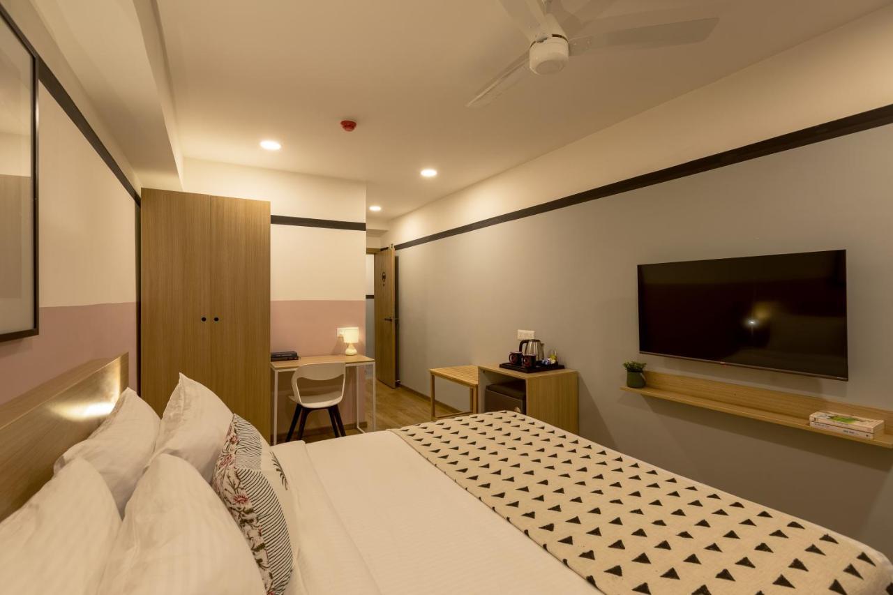 Olive Hotel Indiranagar 100Ft Road By Embassy Group バンガロール エクステリア 写真