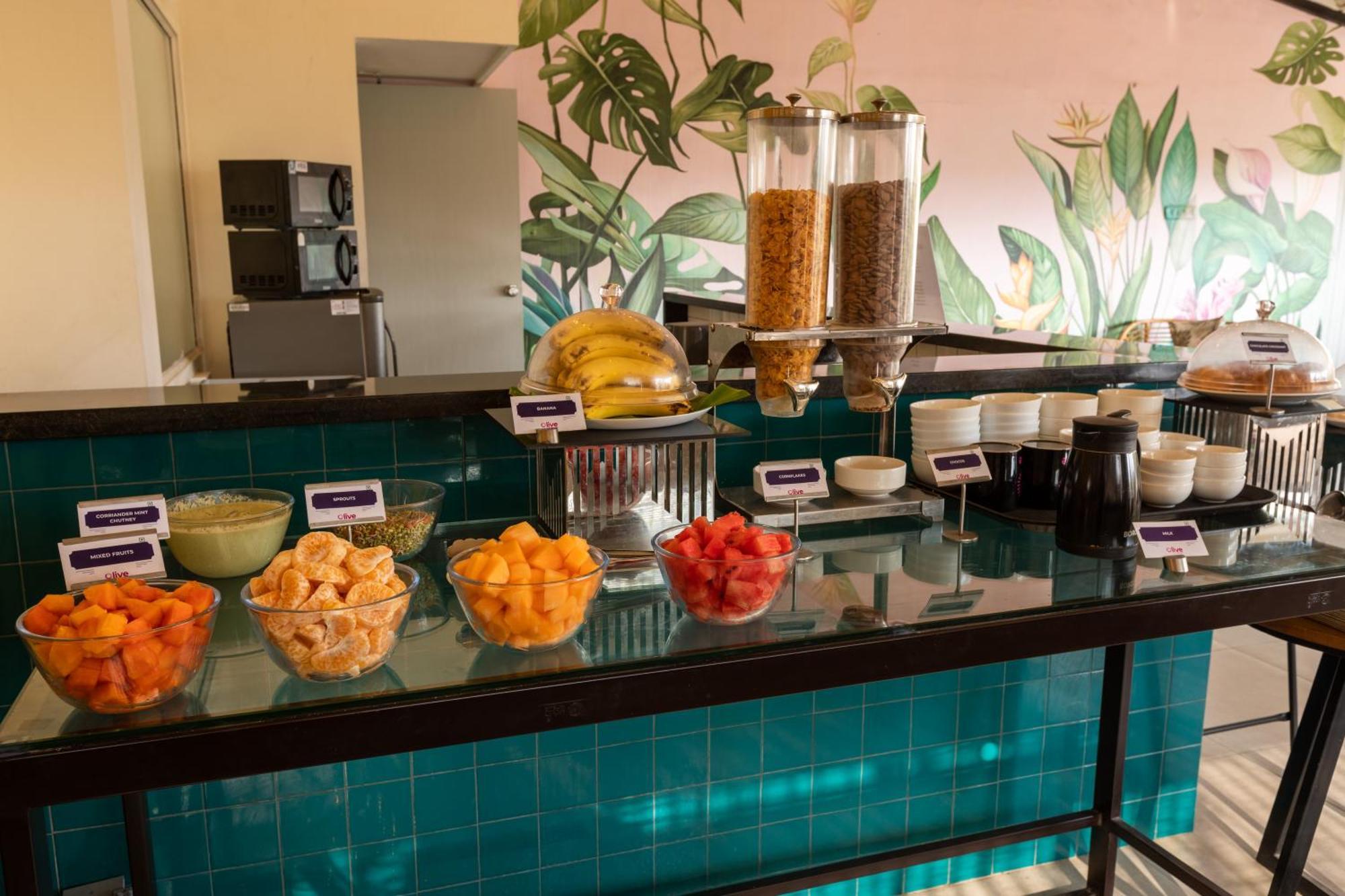 Olive Hotel Indiranagar 100Ft Road By Embassy Group バンガロール エクステリア 写真